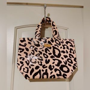 Cheetah print, medium sized